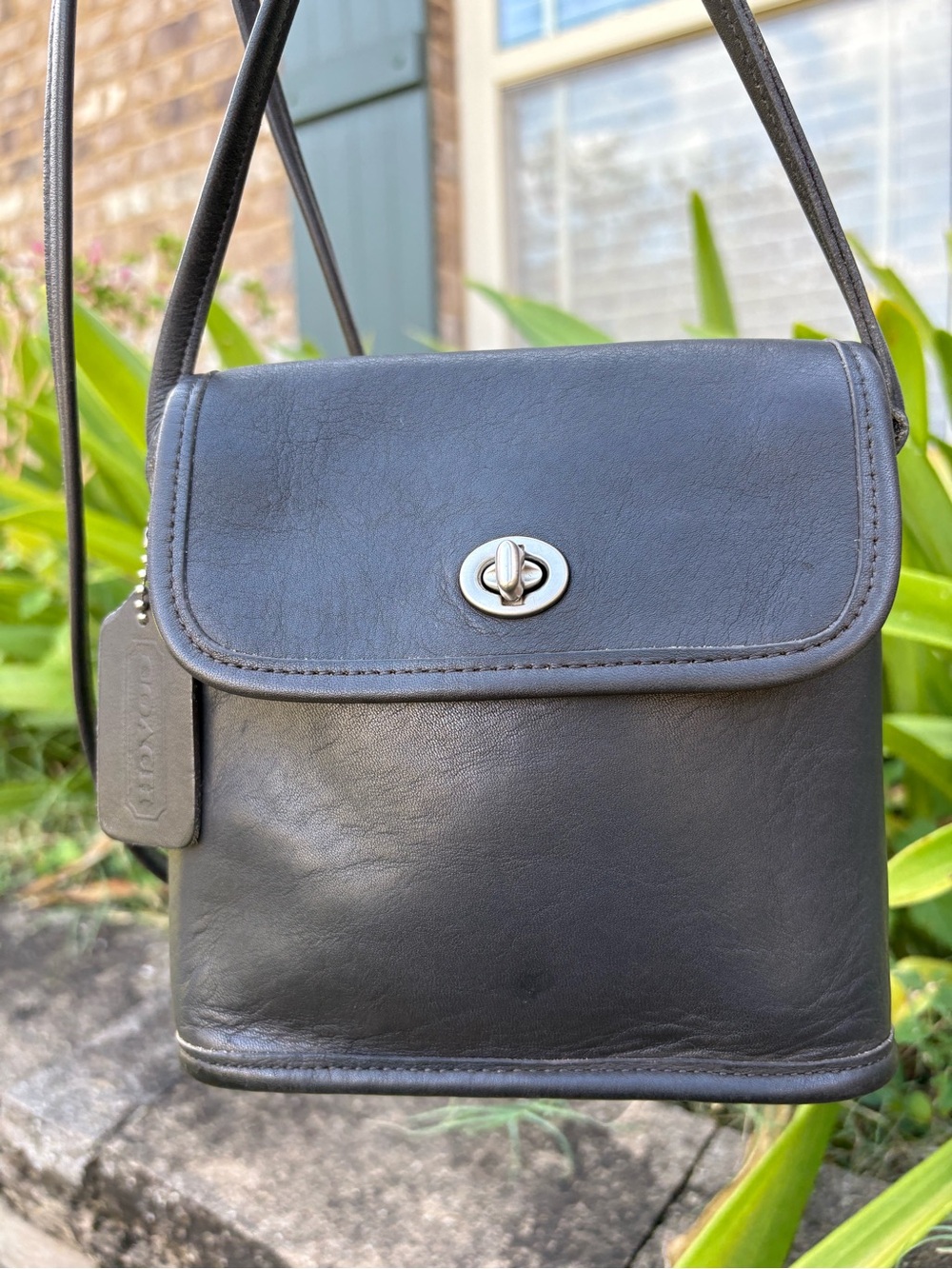 Vintage Coach 9049 Scooter Black Leather Flap Crossbody Bag Silver Hardware